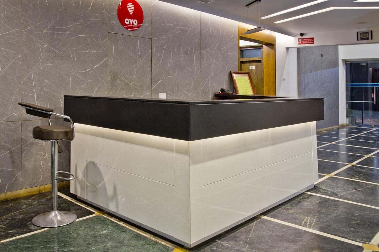 Hotel Executive Surat Exterior photo